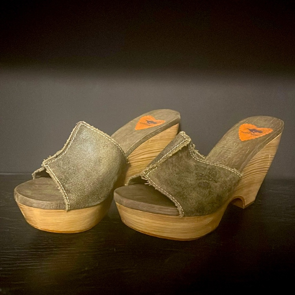 Rocket Dog Sandals Size 9 Olive